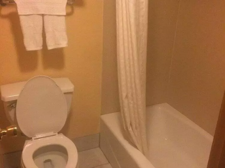 هتل Surestay By Best Western Kansas City Country Inn North