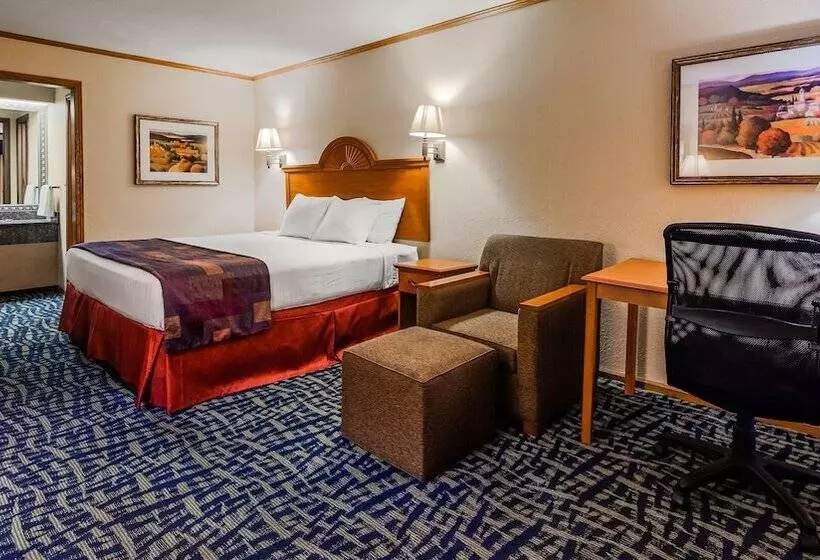 هتل Surestay By Best Western Kansas City Country Inn North