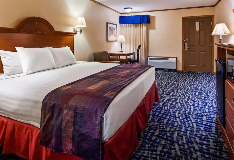 هتل Surestay By Best Western Kansas City Country Inn North