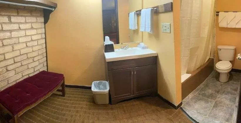 فندق Carthage Inn