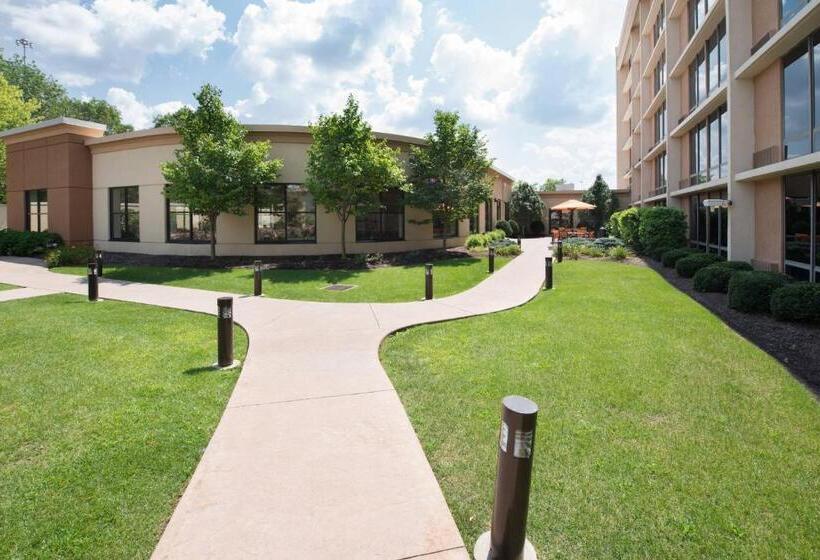 هتل Courtyard By Marriott Canton