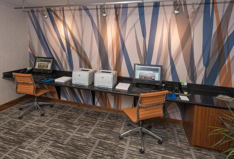 هتل Courtyard By Marriott Canton