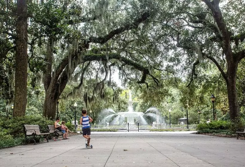 בית מלון כפרי Eliza Thompson House, Historic Inns Of Savannah Collection