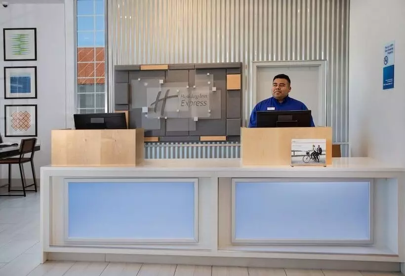 Szálloda Holiday Inn Express Monterey Cannery Row, An Ihg