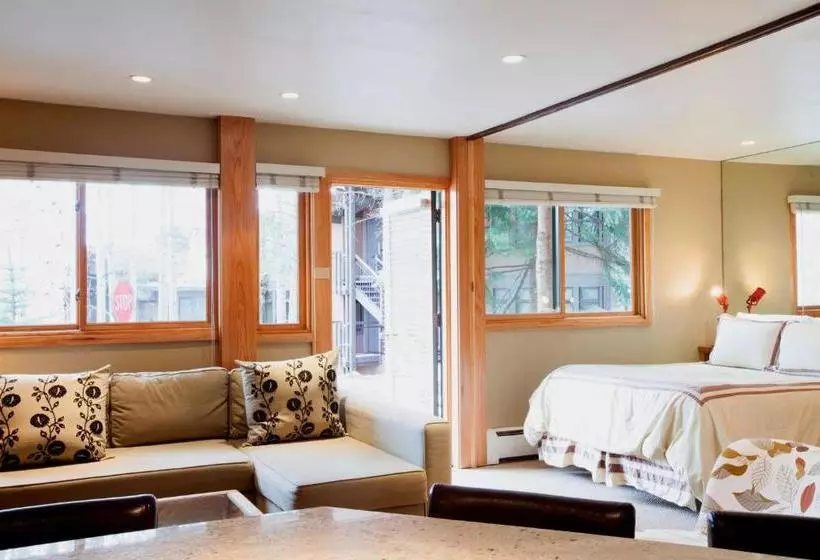 Hotel Laurelwood Condominiums, A Destination Residence