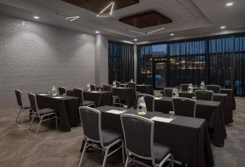 ホテル Renaissance Chicago North Shore