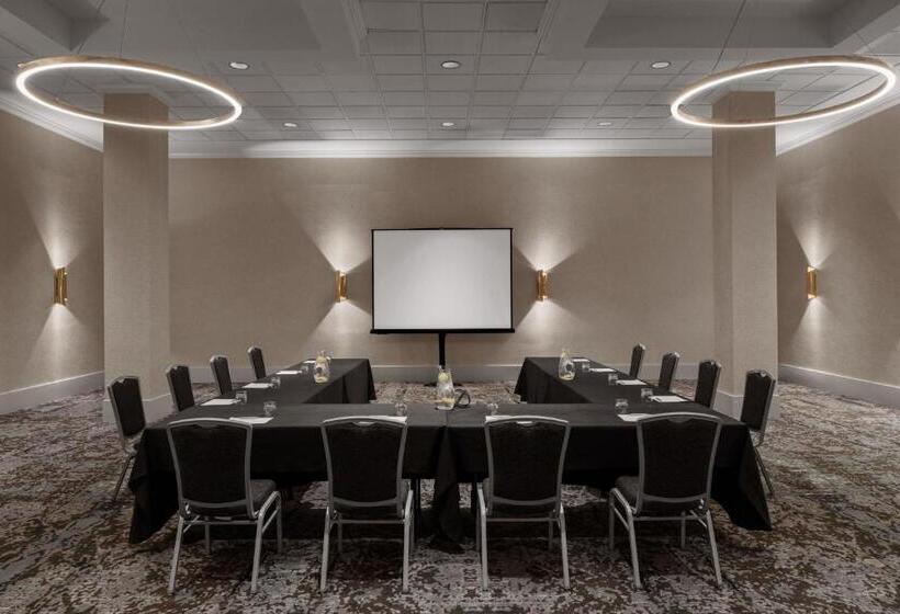 فندق Renaissance Chicago North Shore