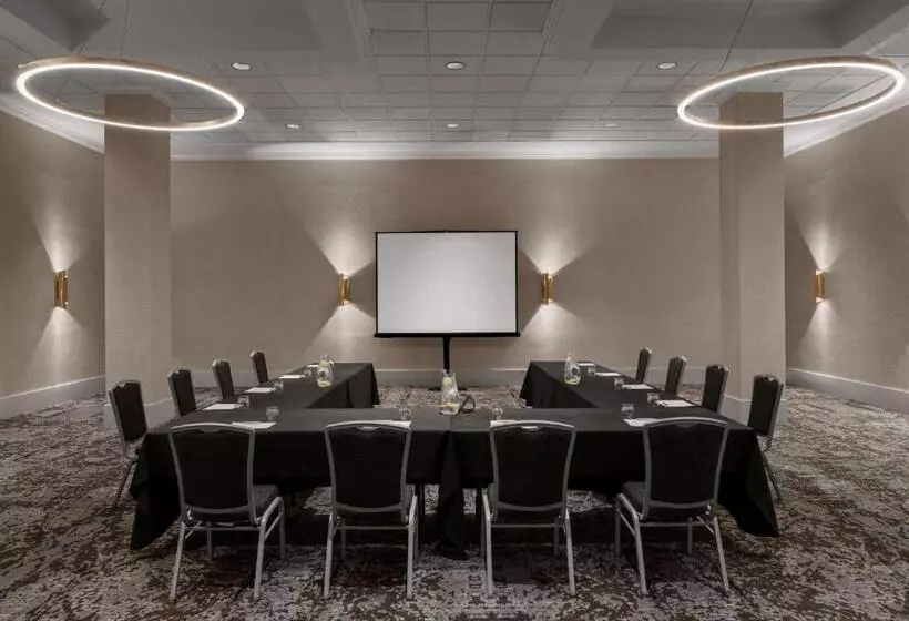 ホテル Renaissance Chicago North Shore