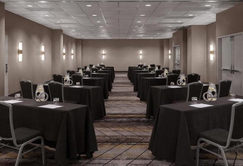 فندق Renaissance Chicago North Shore