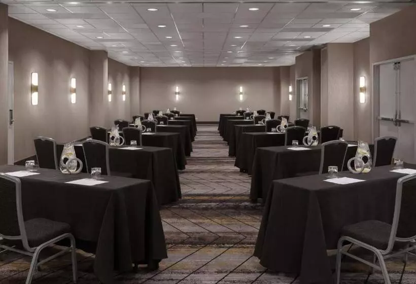 ホテル Renaissance Chicago North Shore