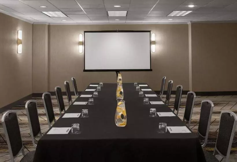 ホテル Renaissance Chicago North Shore