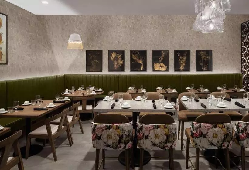 ホテル Renaissance Chicago North Shore