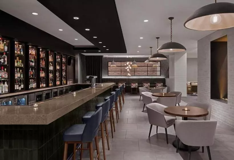 ホテル Renaissance Chicago North Shore