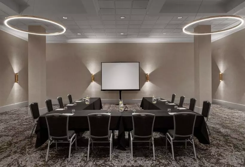 ホテル Renaissance Chicago North Shore