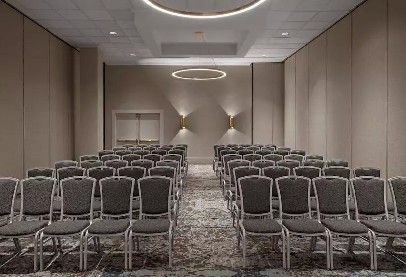 ホテル Renaissance Chicago North Shore