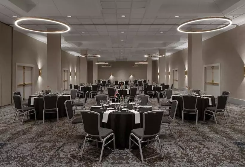 ホテル Renaissance Chicago North Shore