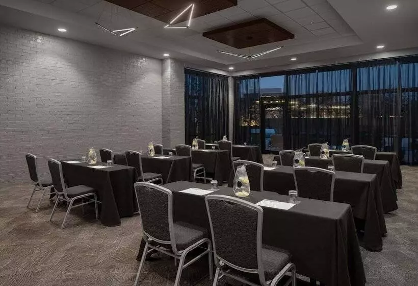 ホテル Renaissance Chicago North Shore