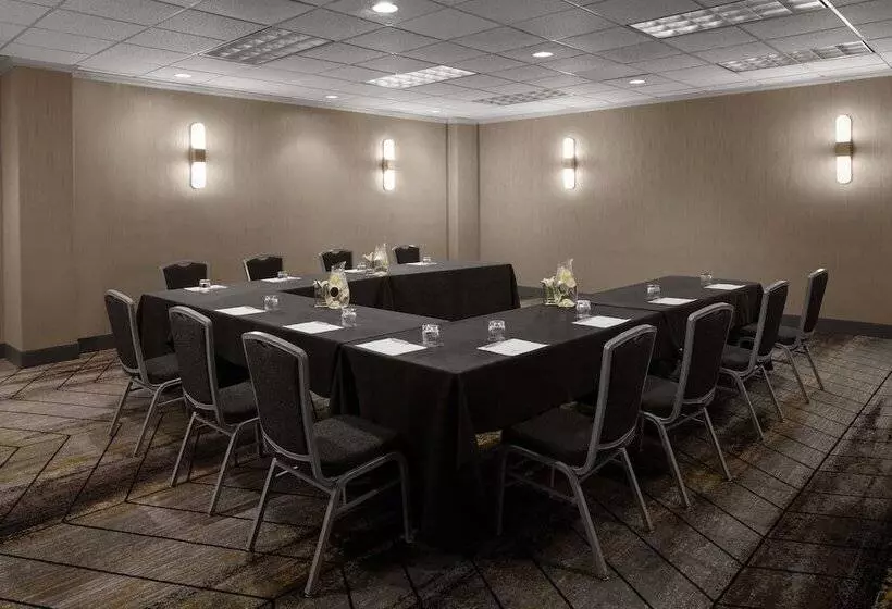 ホテル Renaissance Chicago North Shore