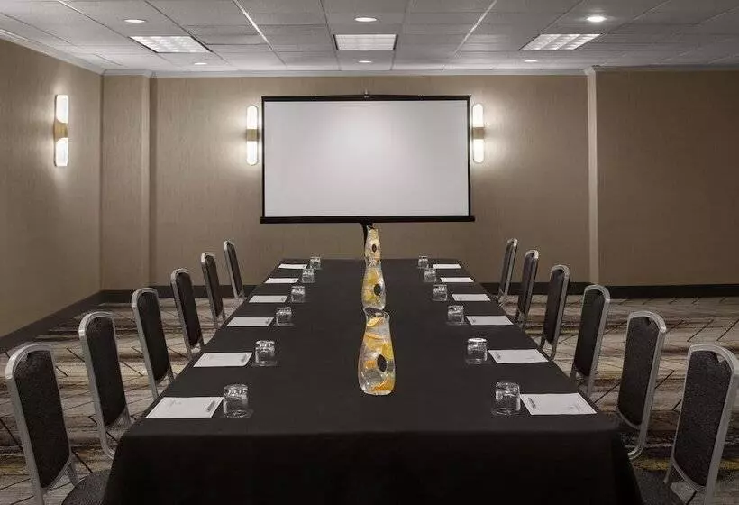 ホテル Renaissance Chicago North Shore