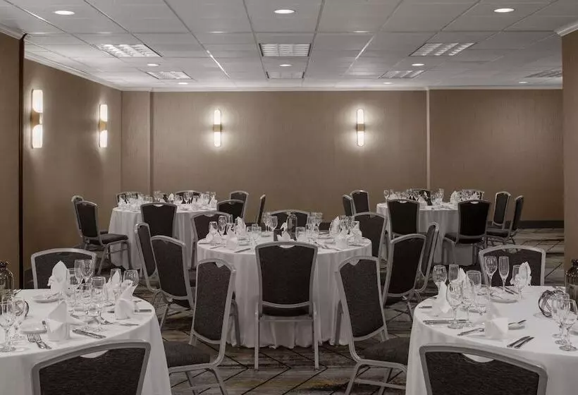 ホテル Renaissance Chicago North Shore