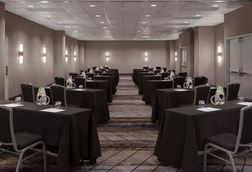 ホテル Renaissance Chicago North Shore