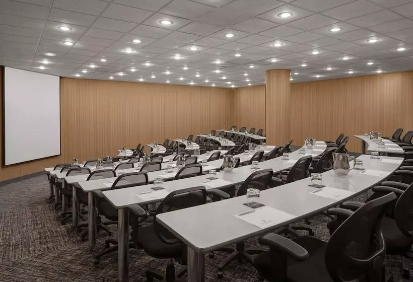 ホテル Renaissance Chicago North Shore