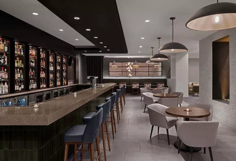 ホテル Renaissance Chicago North Shore