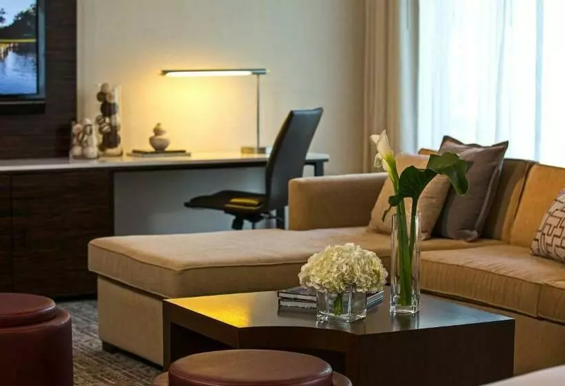 هتل Renaissance Westchester