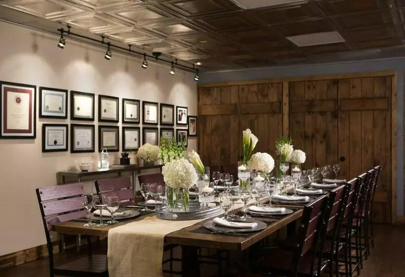 هتل Renaissance Westchester