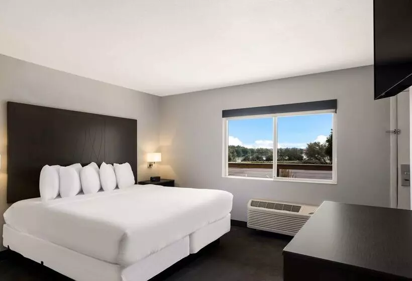 Richland Riverfront Hotel, Ascend Hotel Collection