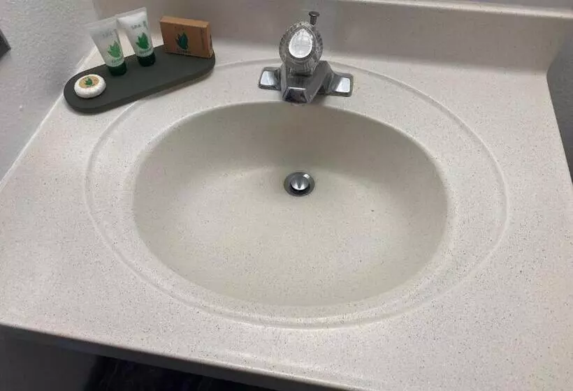 فندق على الطريق Americas Choice Inn & Suites