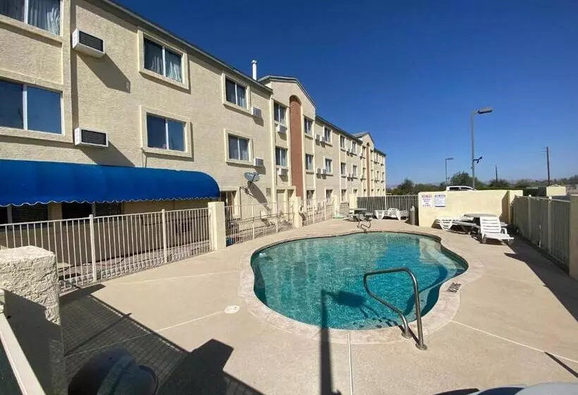 فندق على الطريق Americas Choice Inn & Suites