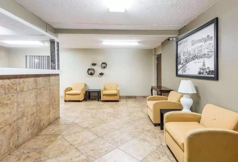 فندق على الطريق Super 8 By Wyndham Bloomington