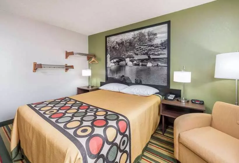 فندق على الطريق Super 8 By Wyndham Bloomington