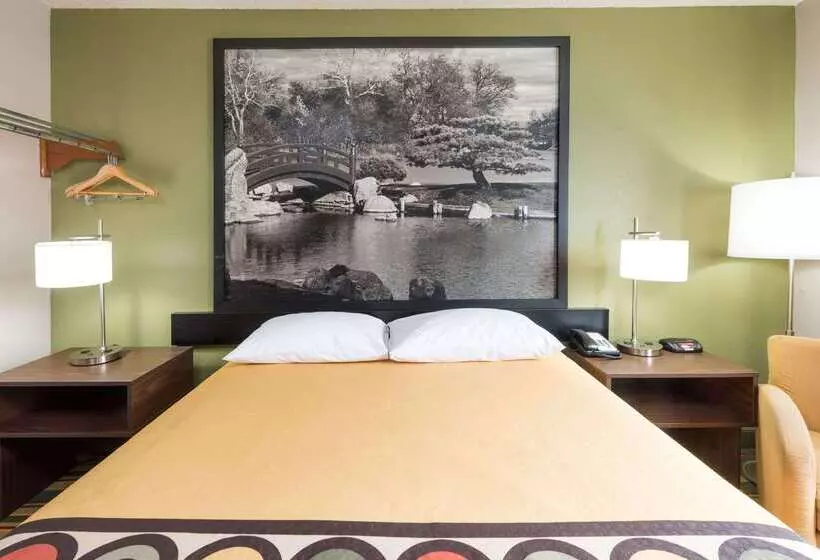 فندق على الطريق Super 8 By Wyndham Bloomington