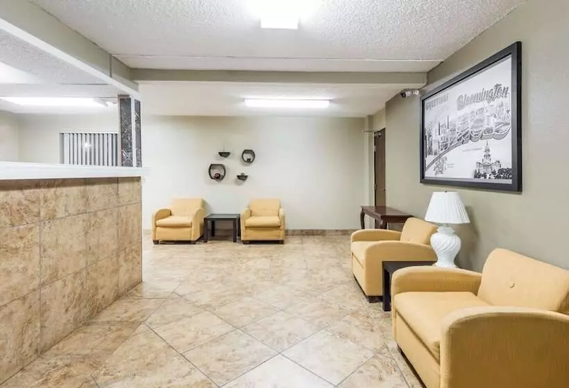 فندق على الطريق Super 8 By Wyndham Bloomington