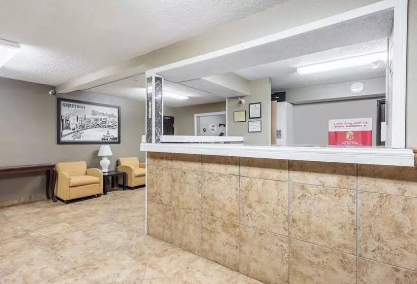 فندق على الطريق Super 8 By Wyndham Bloomington