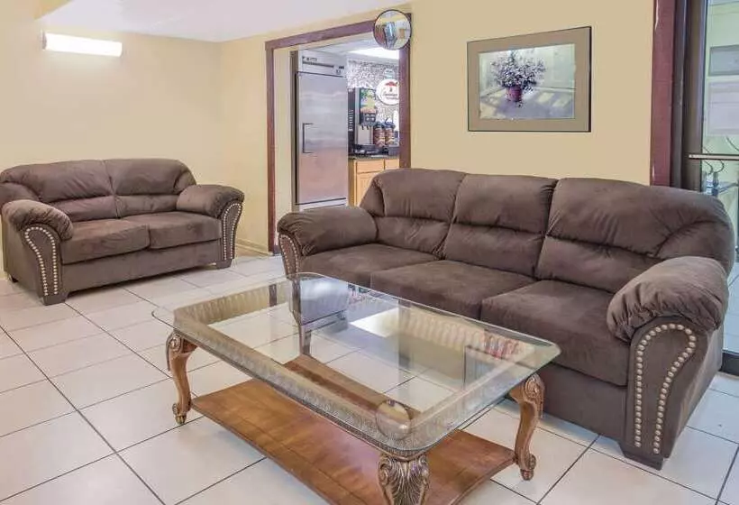 汽车旅馆  Super 8 By Wyndham Champaign