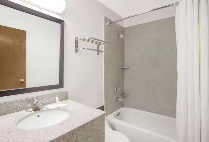 汽车旅馆  Super 8 By Wyndham Champaign