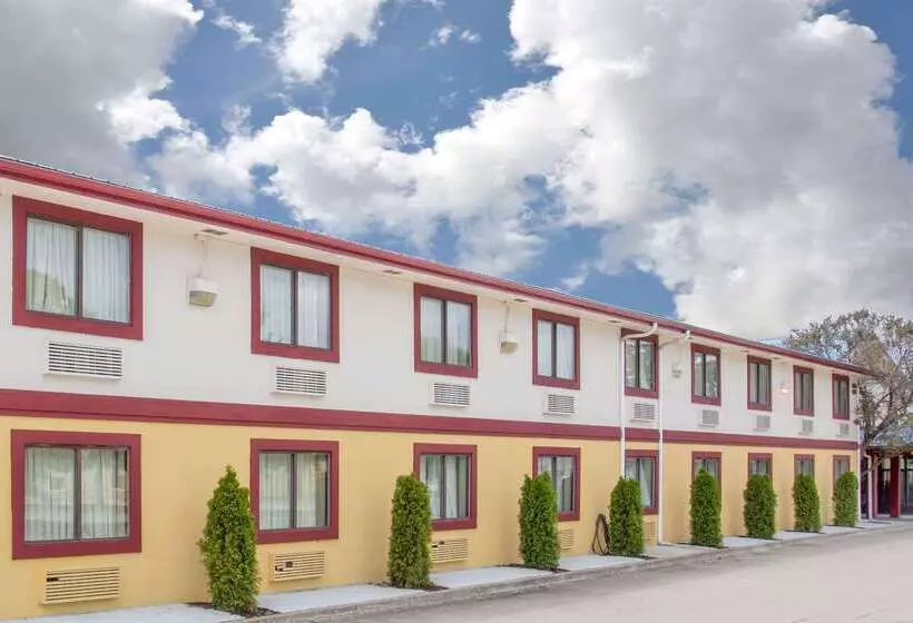 汽车旅馆  Super 8 By Wyndham Champaign