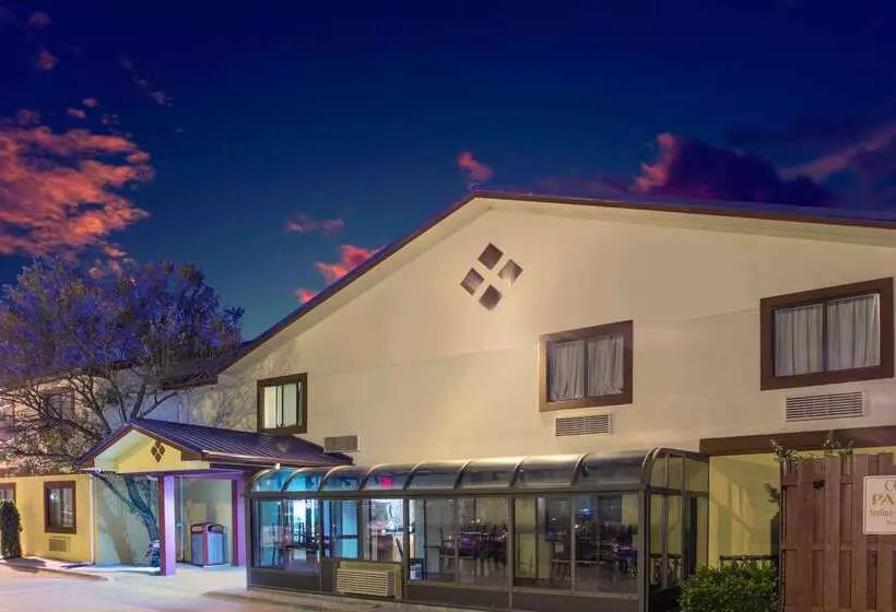 汽车旅馆  Super 8 By Wyndham Champaign