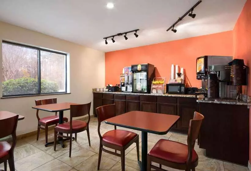 Motelli Super 8 By Wyndham Charlotte University