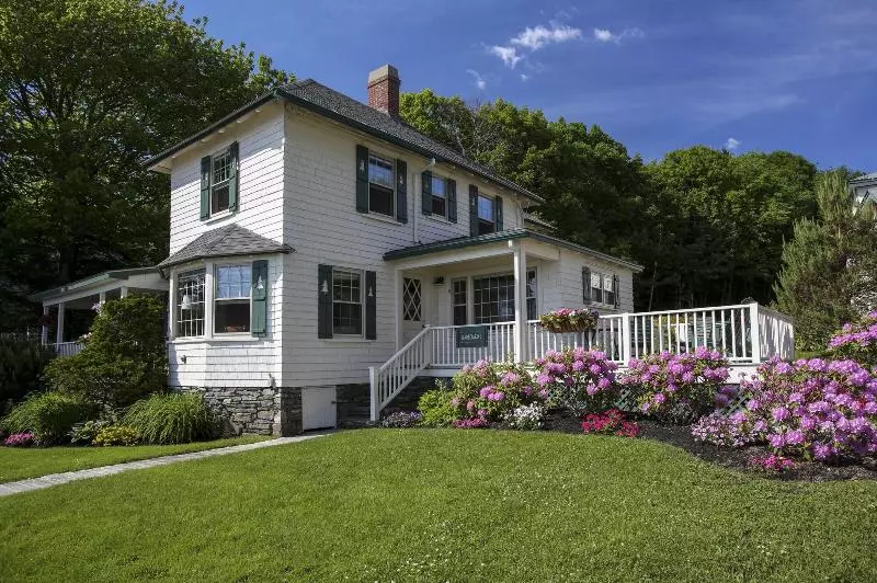 Spruce Point Inn Resort And Spa