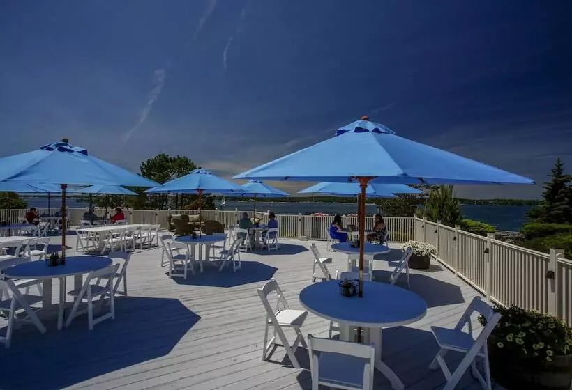 Spruce Point Inn Resort And Spa