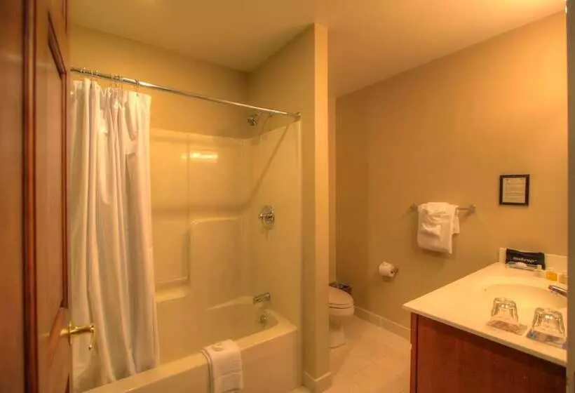 Spruce Point Inn Resort And Spa
