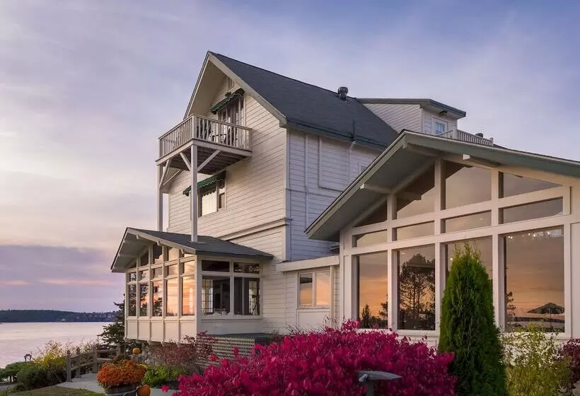 Spruce Point Inn Resort And Spa