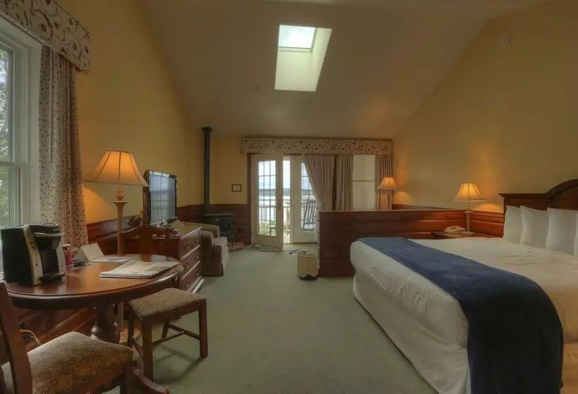 Spruce Point Inn Resort And Spa