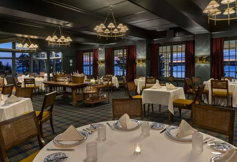 Spruce Point Inn Resort And Spa