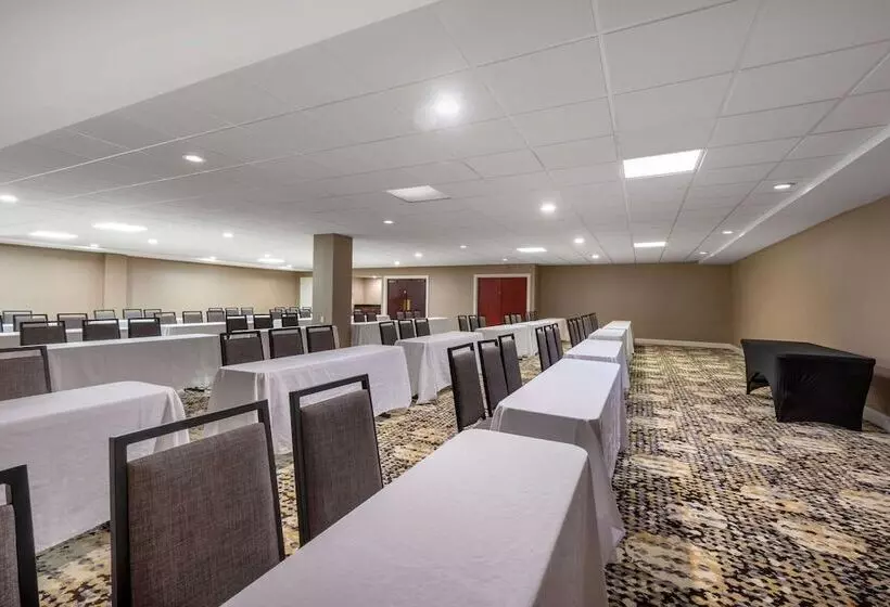 Wyndham Lancaster Resort And Convention Center