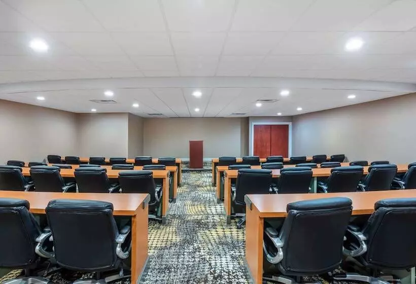 Wyndham Lancaster Resort And Convention Center